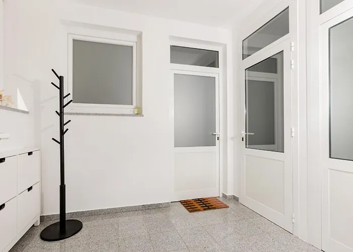 Grotta Apartment *