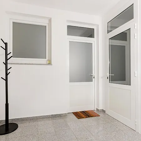 Grotta Apartment *